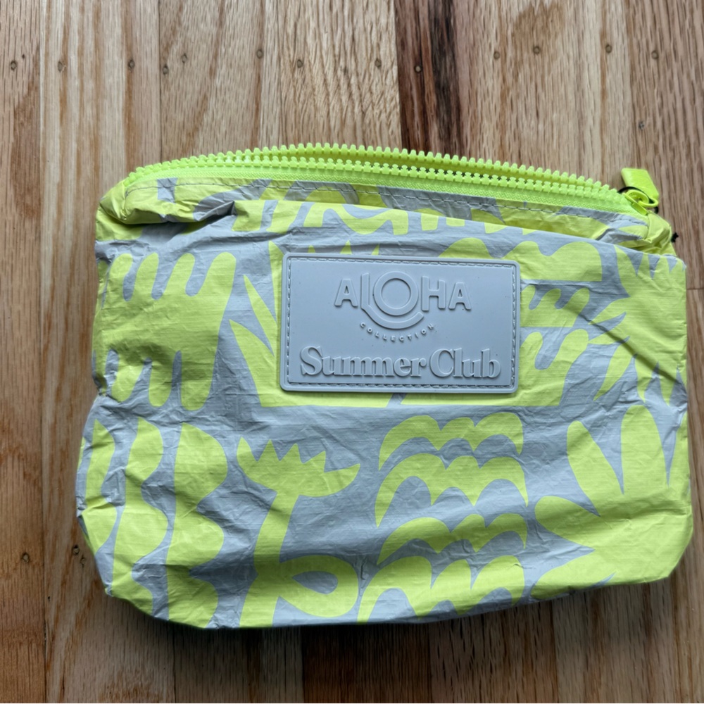 ALOHA Collection special edition Summer Club Travel Pouch